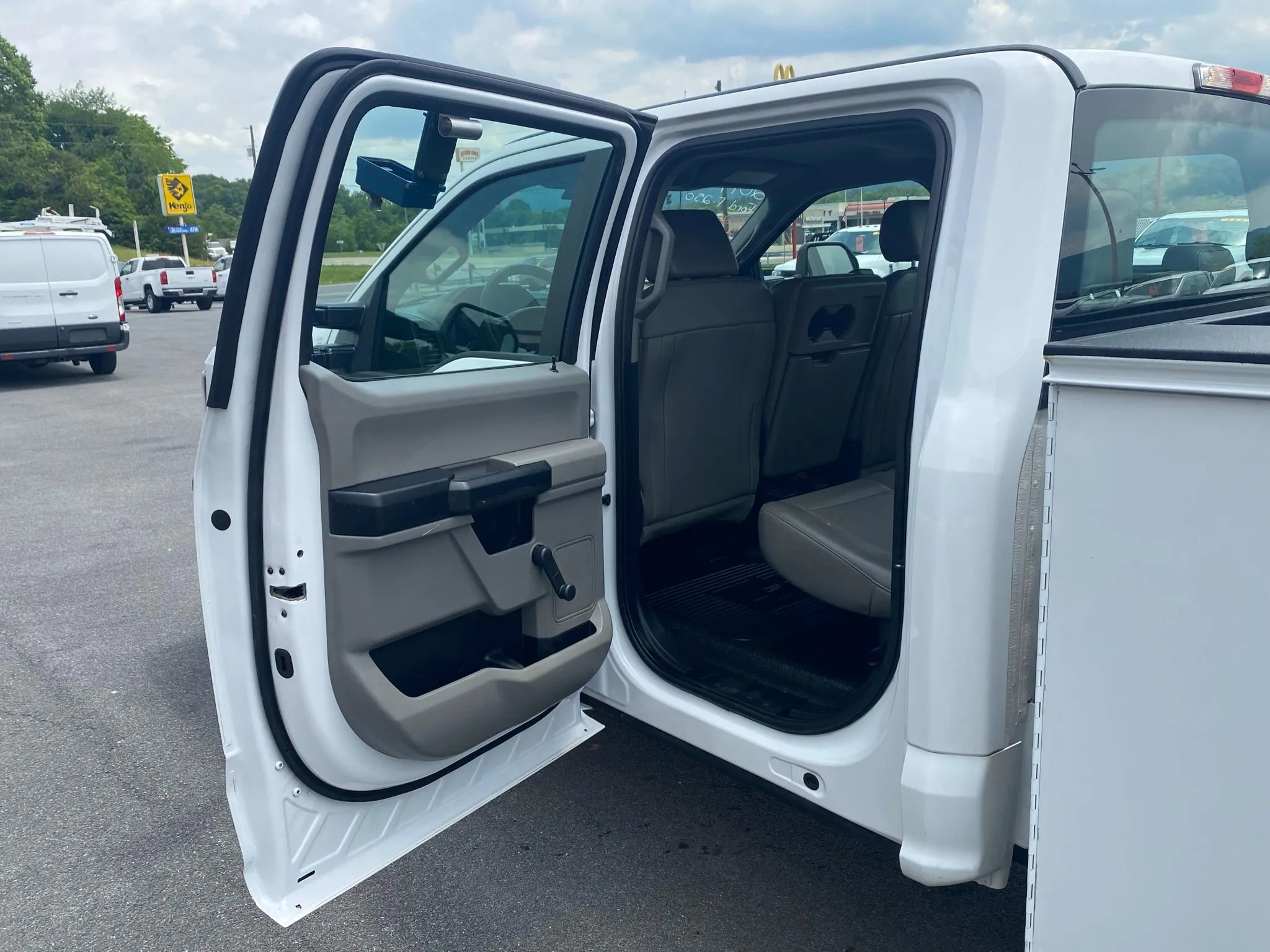 Used 2019 Ford F250 XL w/ Snow Plow Prep Package AWD/4WD image 21