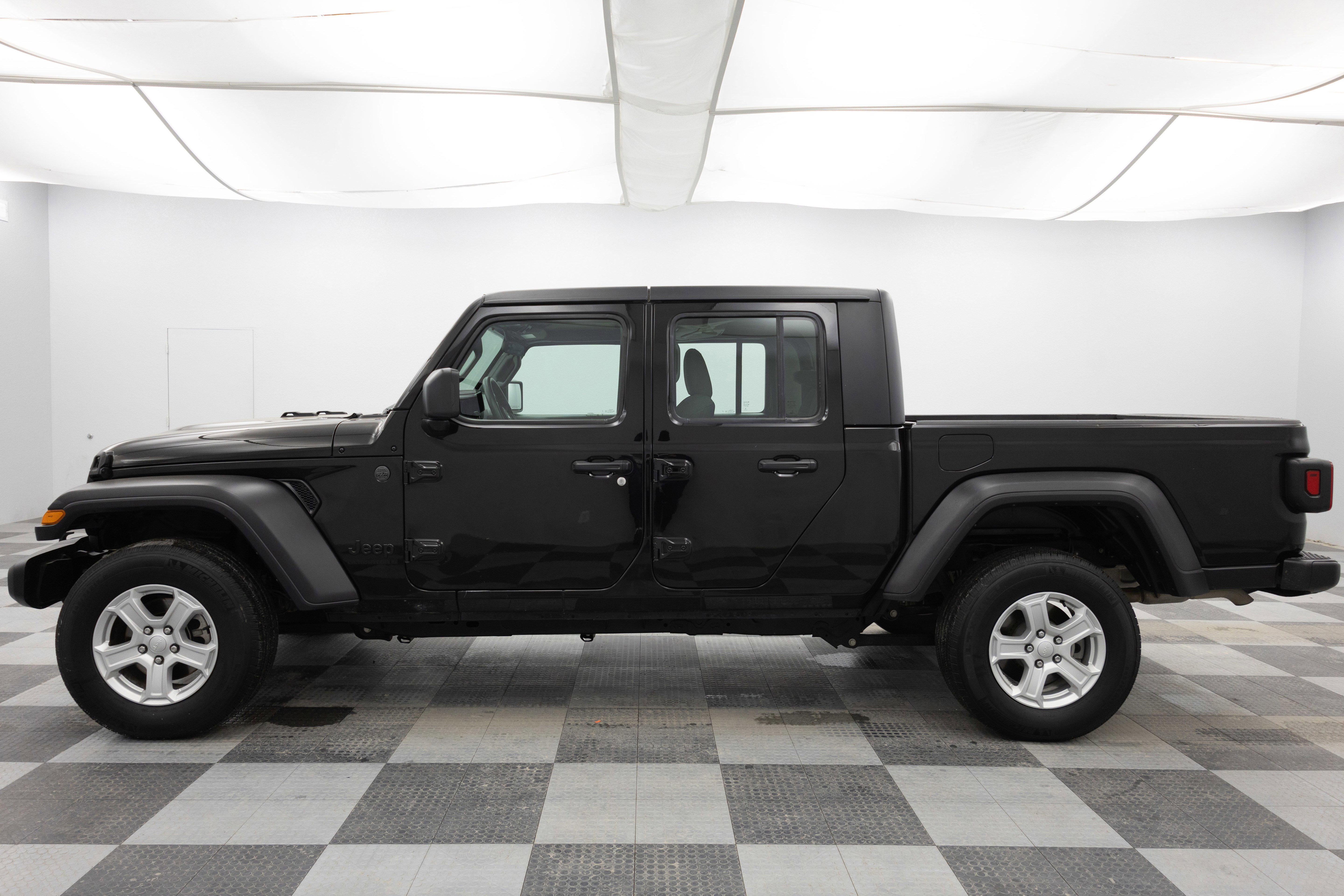 Used 2024 Jeep Gladiator Sport image 6
