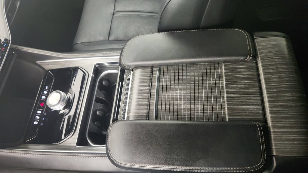 Used 2024 Jeep Wagoneer Series II w/ Flexible Seating Group RWD image 18