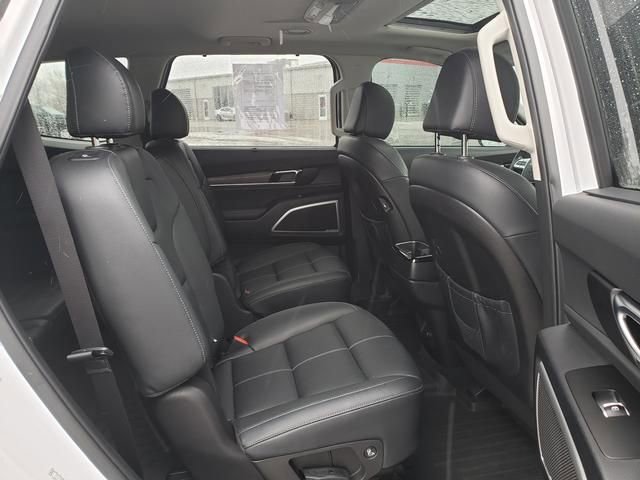 Used 2022 Kia Telluride EX w/ EX Premium Package image 18