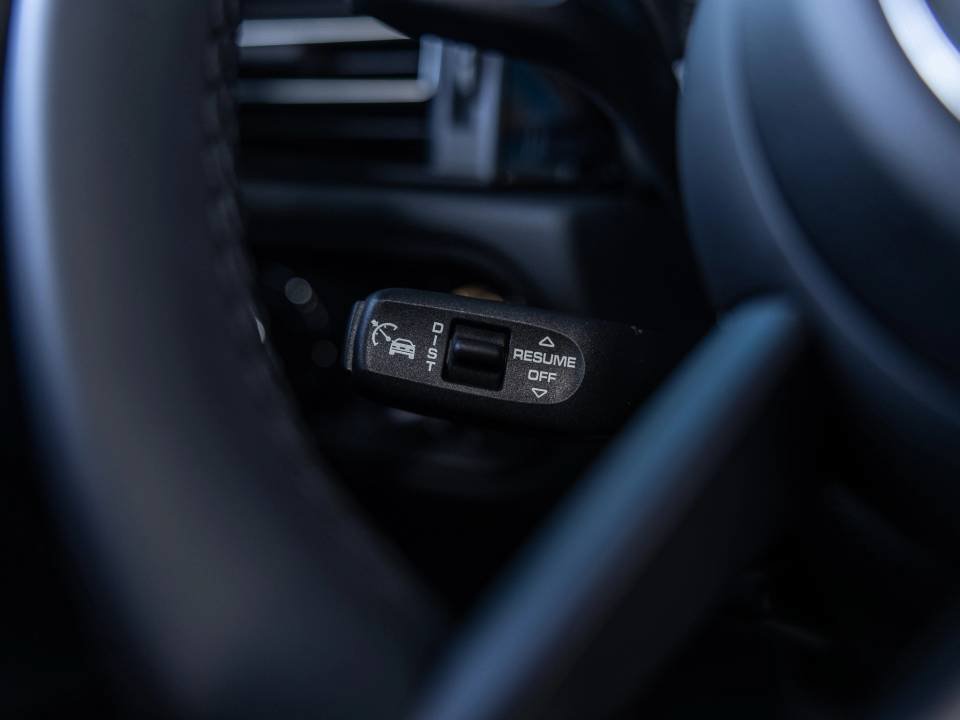 Certified 2026 Porsche Macan AWD/4WD image 36