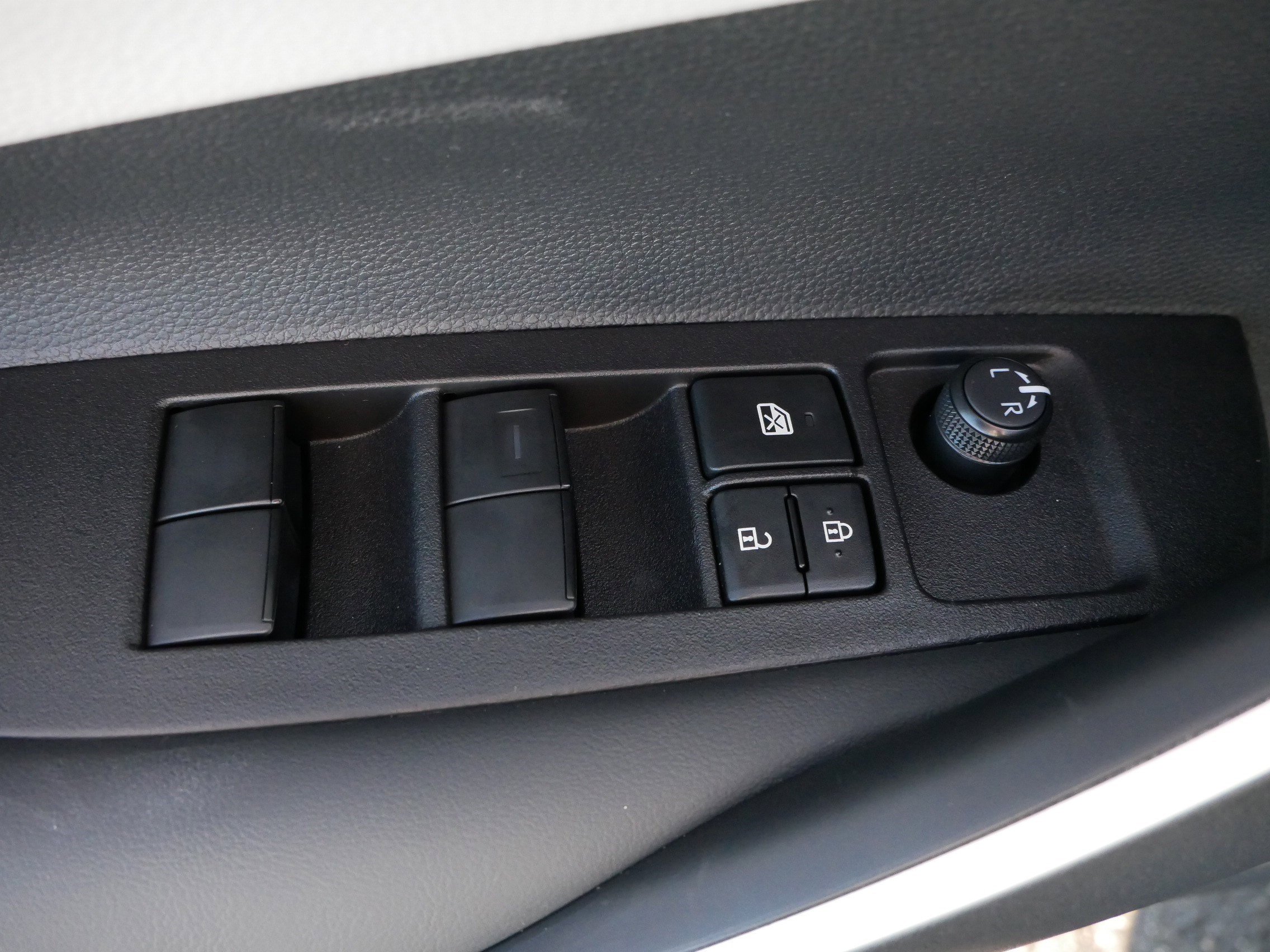 Certified 2025 Toyota Corolla SE image 19