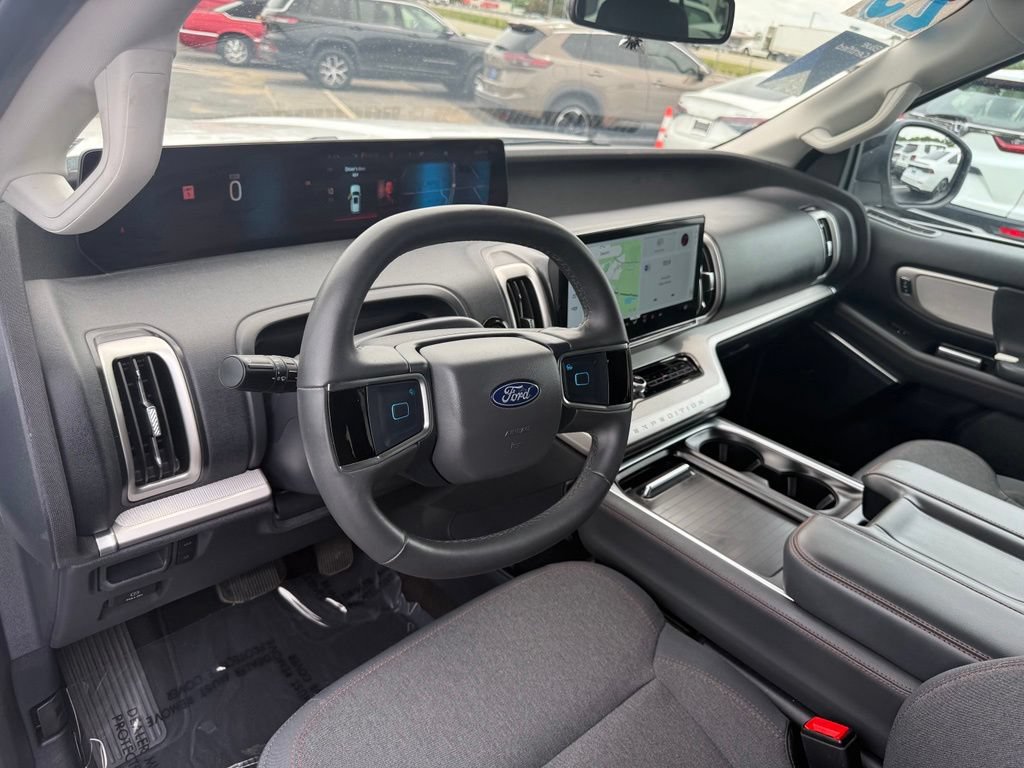 Used 2025 Ford Expedition Active RWD image 14