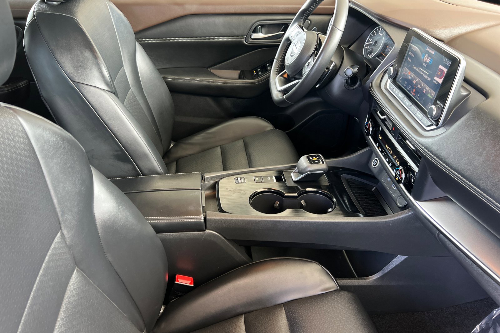 Used 2023 Nissan Rogue SV w/ SV Premium B Package image 17