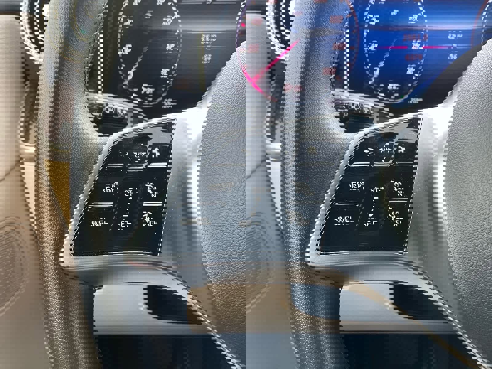 Used 2025 Mercedes-Benz GLC 350e 4MATIC image 20