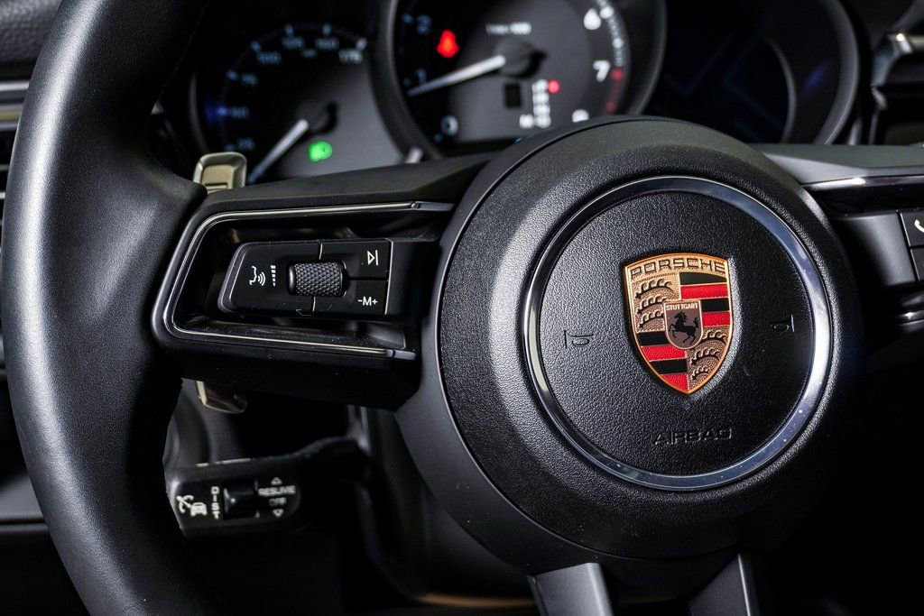 Certified 2025 Porsche Macan image 20