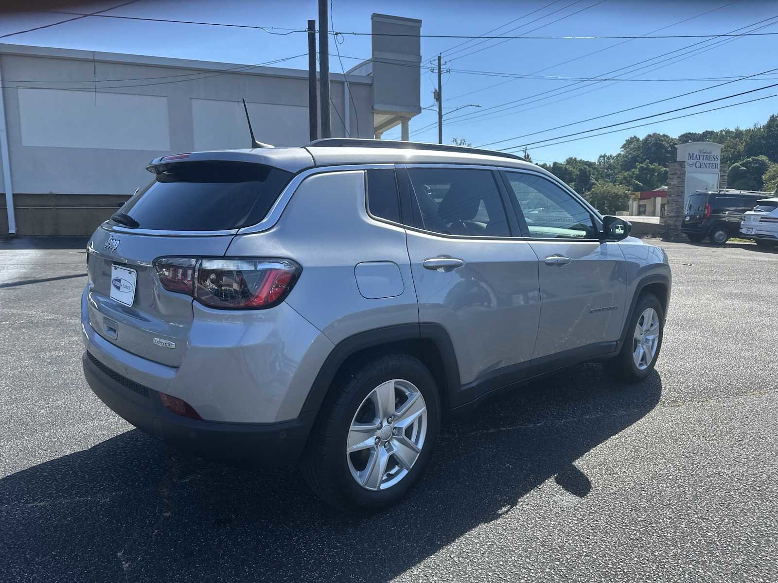 Used 2022 Jeep Compass Latitude w/ Sun and Sound Group image 5