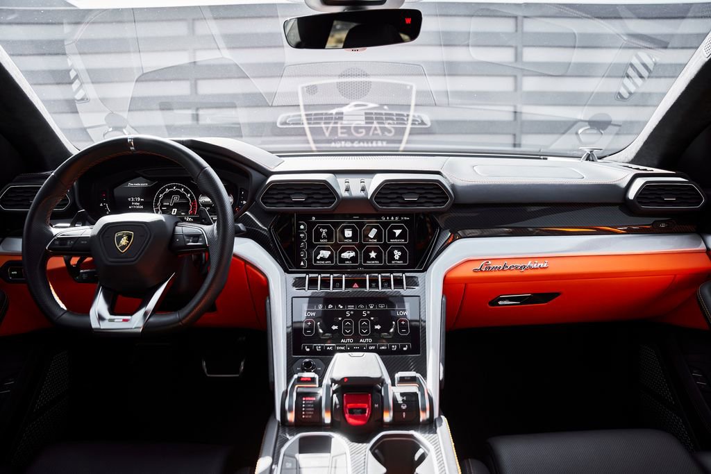 Used 2022 Lamborghini Urus AWD/4WD image 52