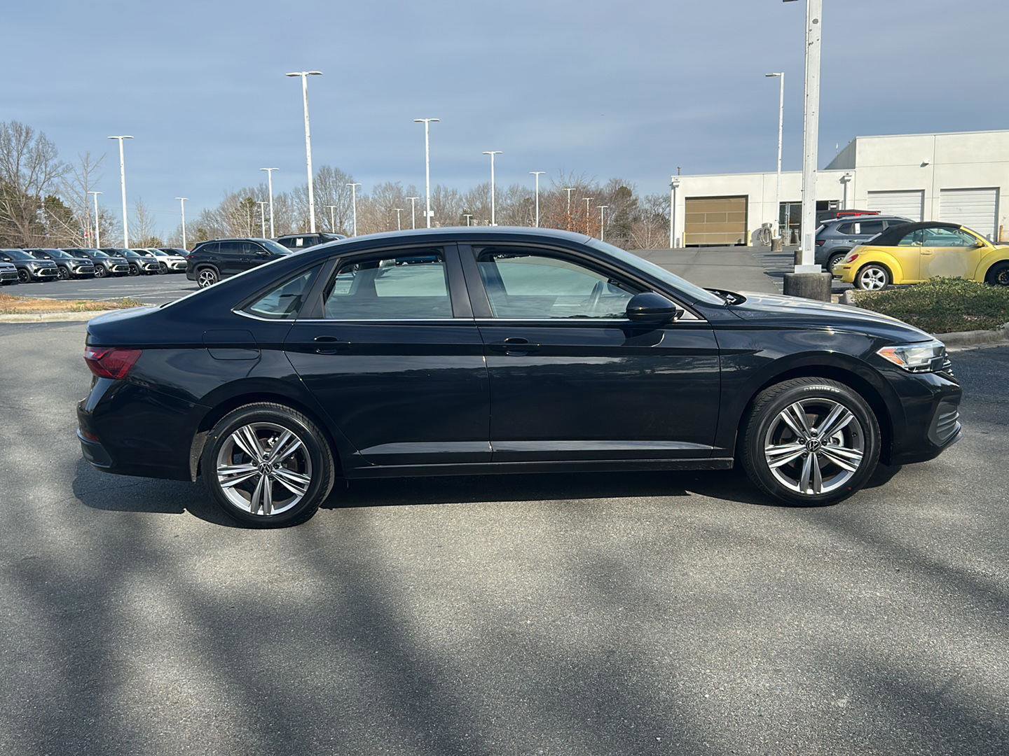 Used 2024 Volkswagen Jetta SE image 9