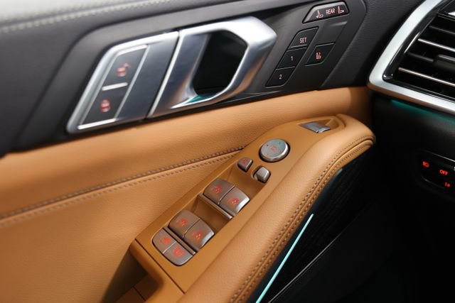 Used 2022 BMW X7 xDrive40i w/ Premium Package image 19