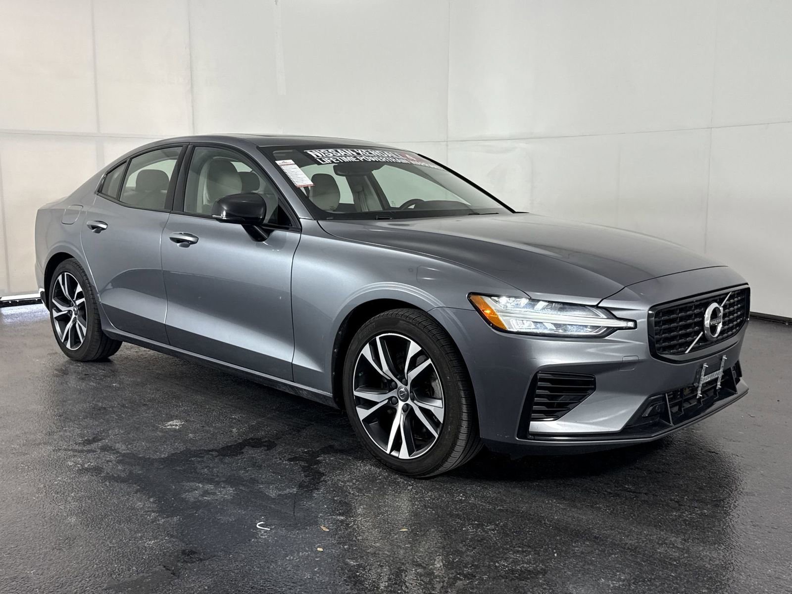 Used 2021 Volvo S60 T8 R-Design Expression AWD/4WD image 2