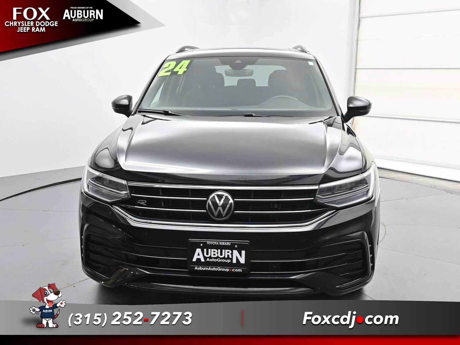 Used 2024 Volkswagen Tiguan SE R-Line AWD/4WD image 3