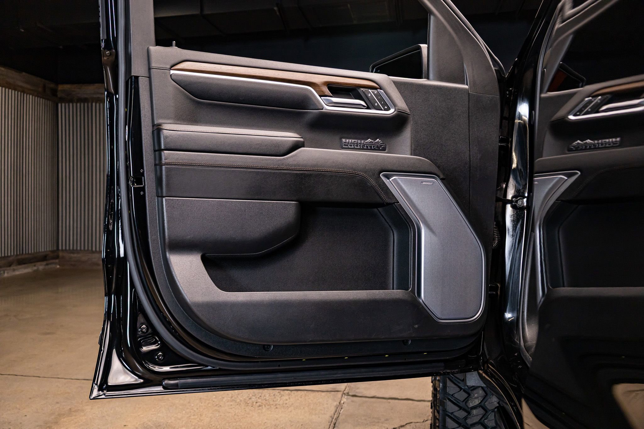 Used 2024 Chevrolet Silverado 1500 High Country w/ Technology Package image 30