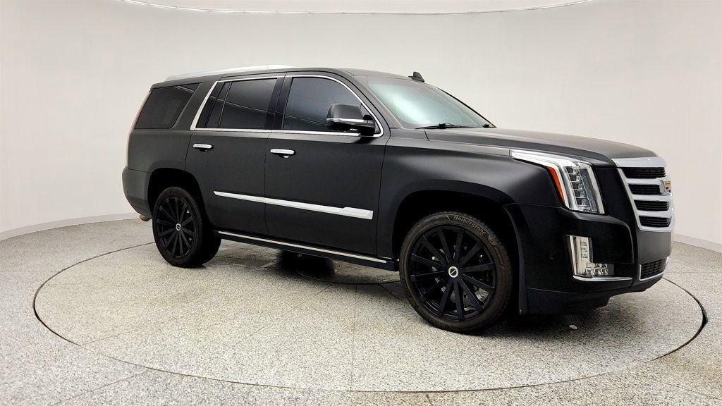 Used 2019 Cadillac Escalade Premium Luxury AWD/4WD image 3