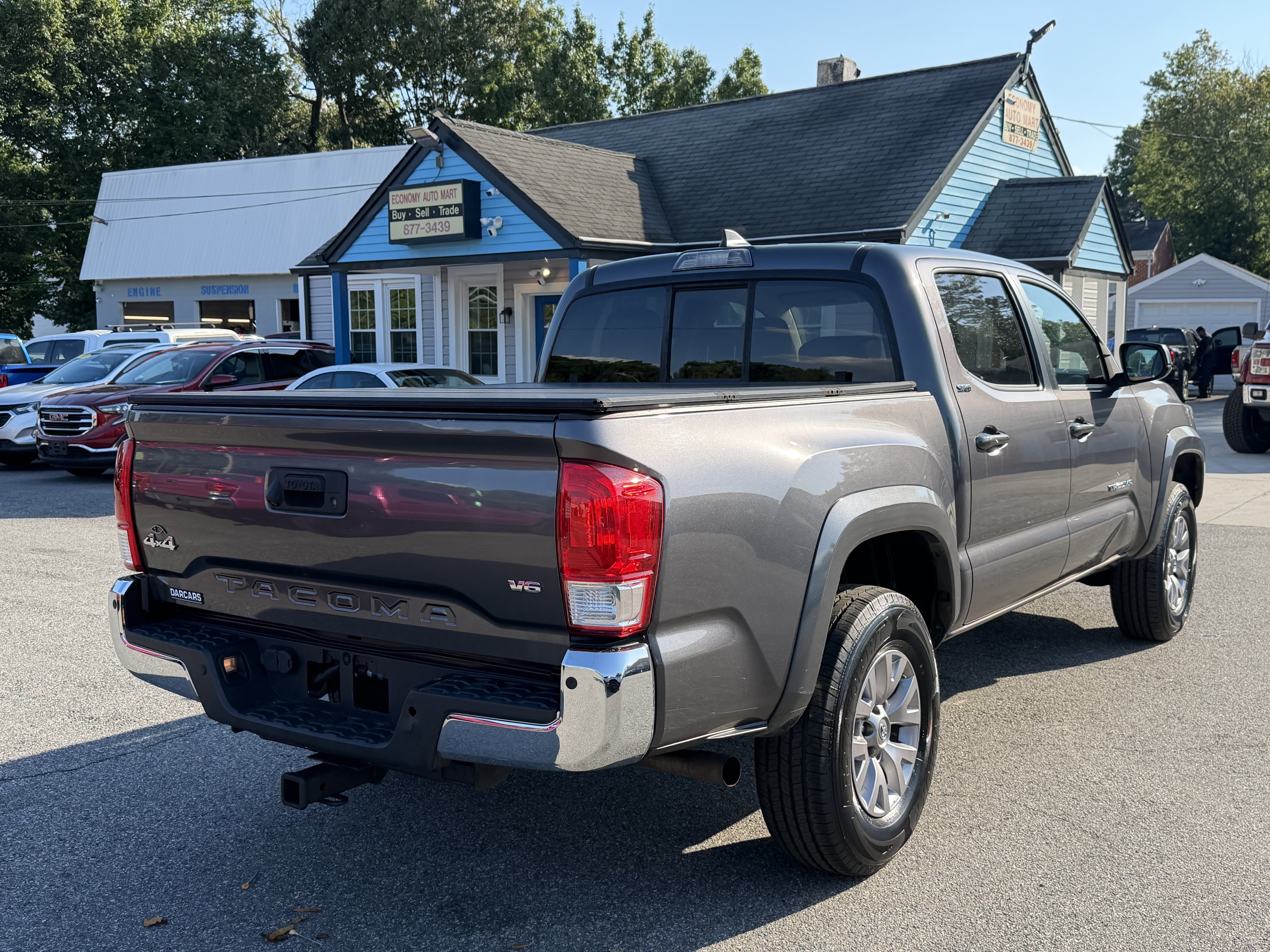 Used 2017 Toyota Tacoma SR5 AWD/4WD image 7