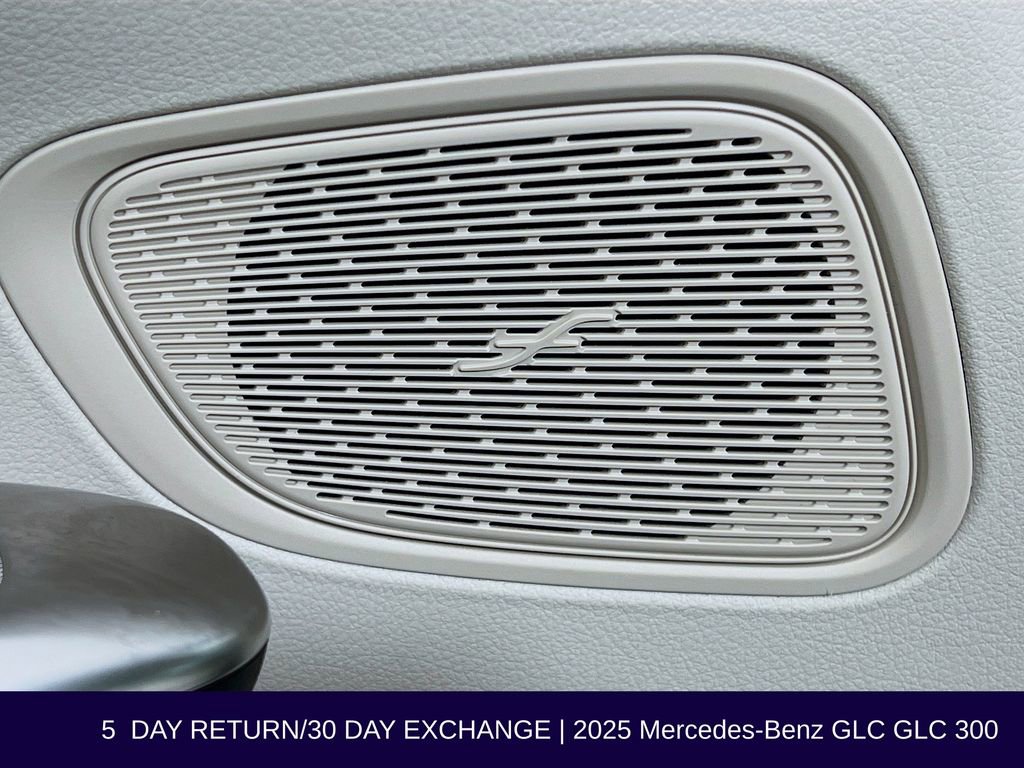 Used 2025 Mercedes-Benz GLC 300 4MATIC image 23