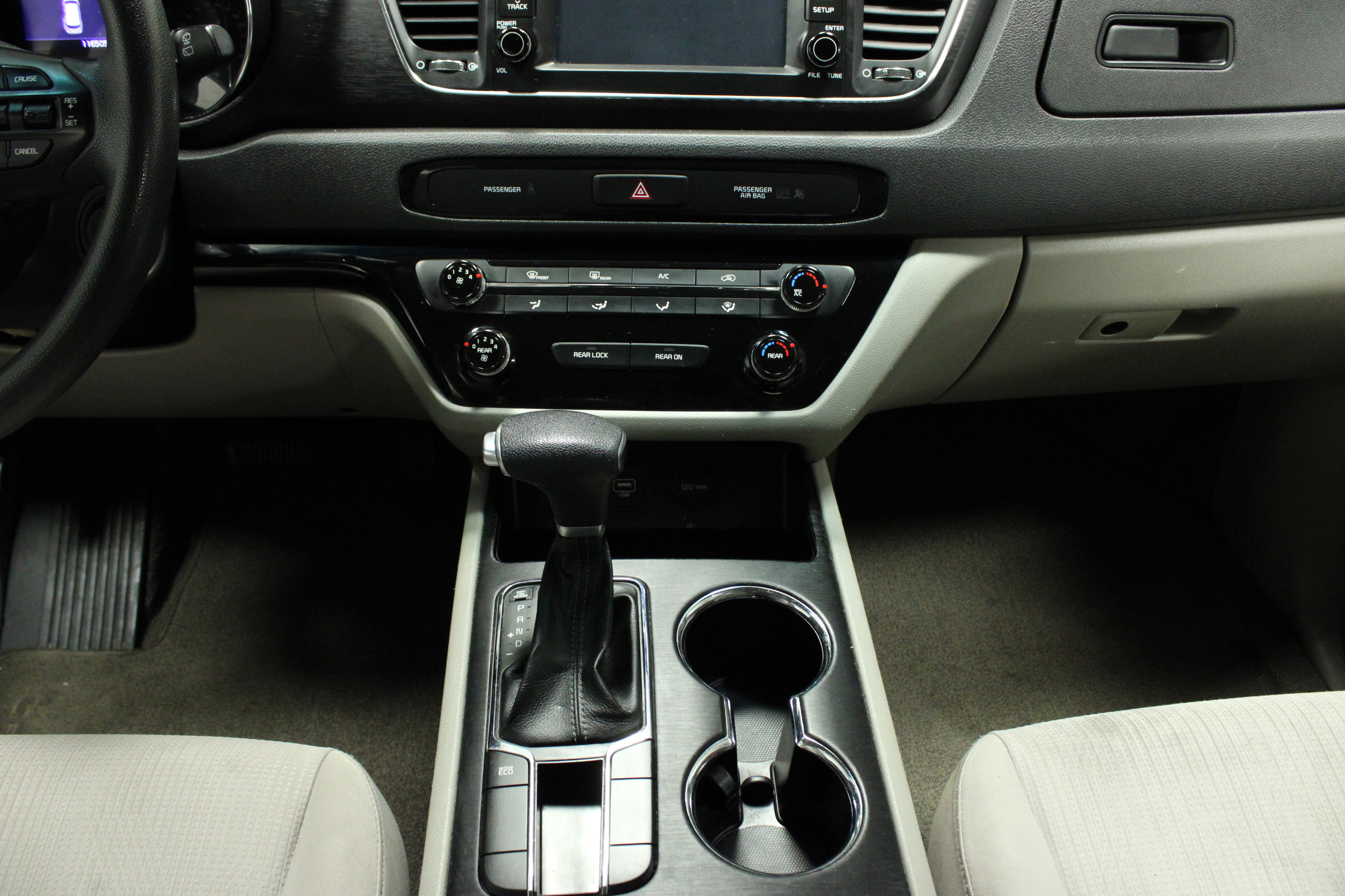 Used 2019 Kia Sedona L image 19