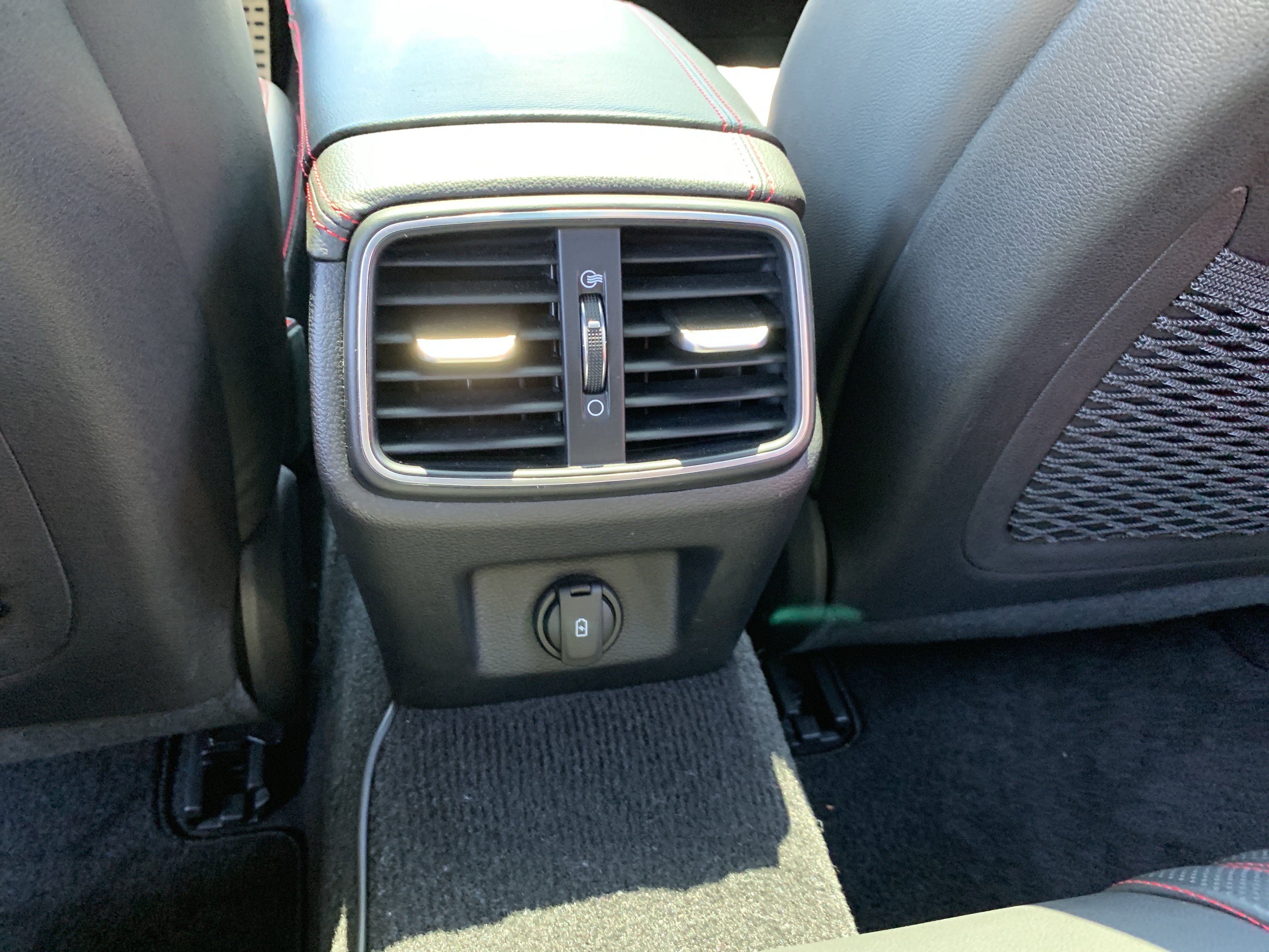 Used 2023 Genesis G70 2.0T w/ Sport Prestige Package RWD image 30