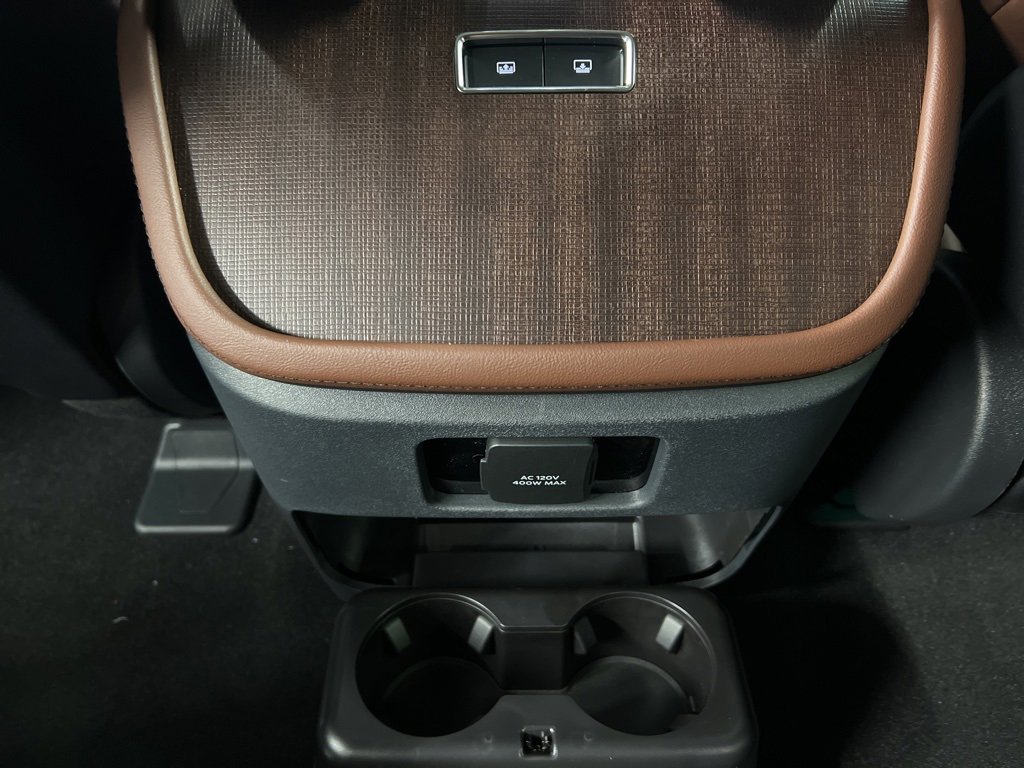 Used 2025 Lincoln Navigator Reserve image 40