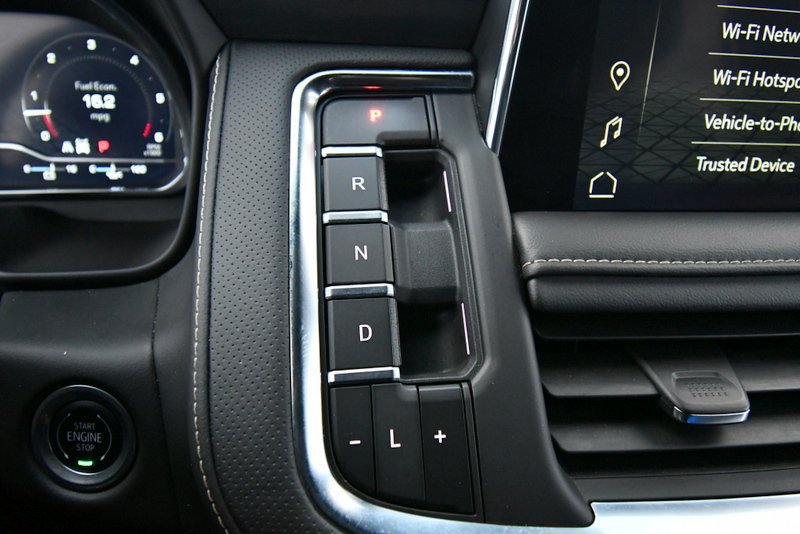 Used 2024 GMC Yukon SLT AWD/4WD image 25