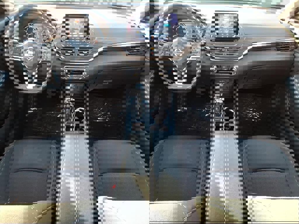 Used 2024 Nissan Altima 2.5 SV image 11