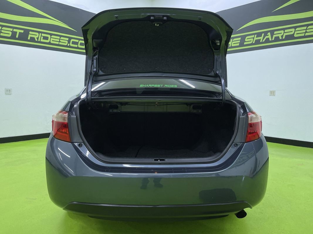 Used 2017 Toyota Corolla LE image 9