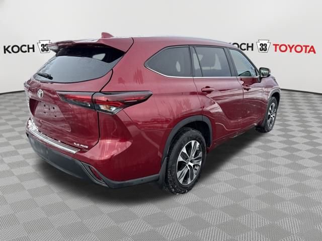 Used 2025 Toyota Highlander XLE image 7