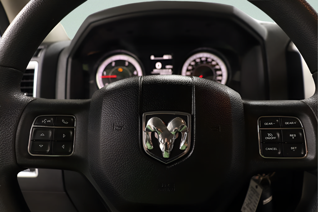 Used 2018 RAM 1500 Classic SLT AWD/4WD image 12
