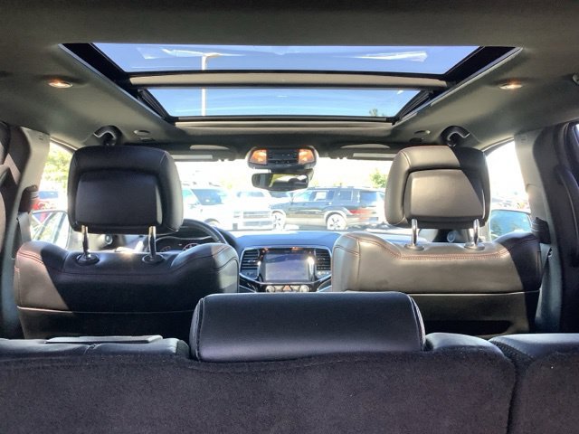 Used 2019 Jeep Grand Cherokee Trailhawk w/ Trailhawk Luxury Group AWD/4WD image 11