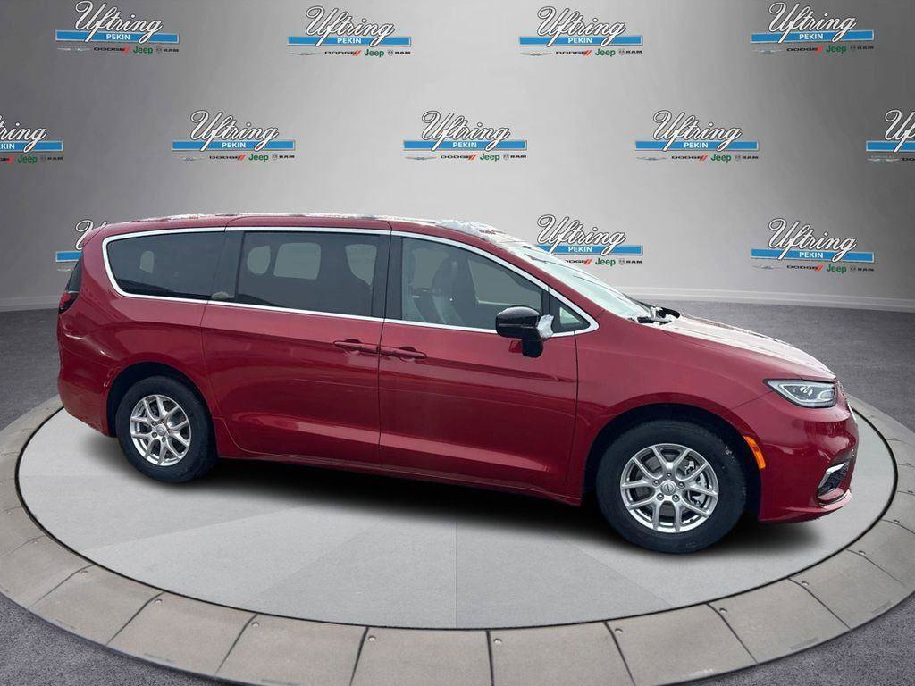 New 2026 Chrysler Pacifica Select FWD image 2