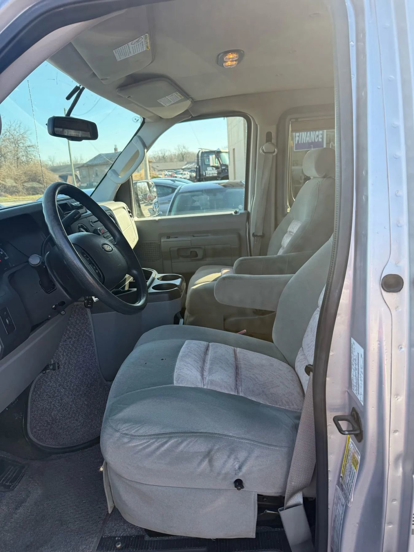 Used 2014 Ford E-150 and Econoline 150 image 11