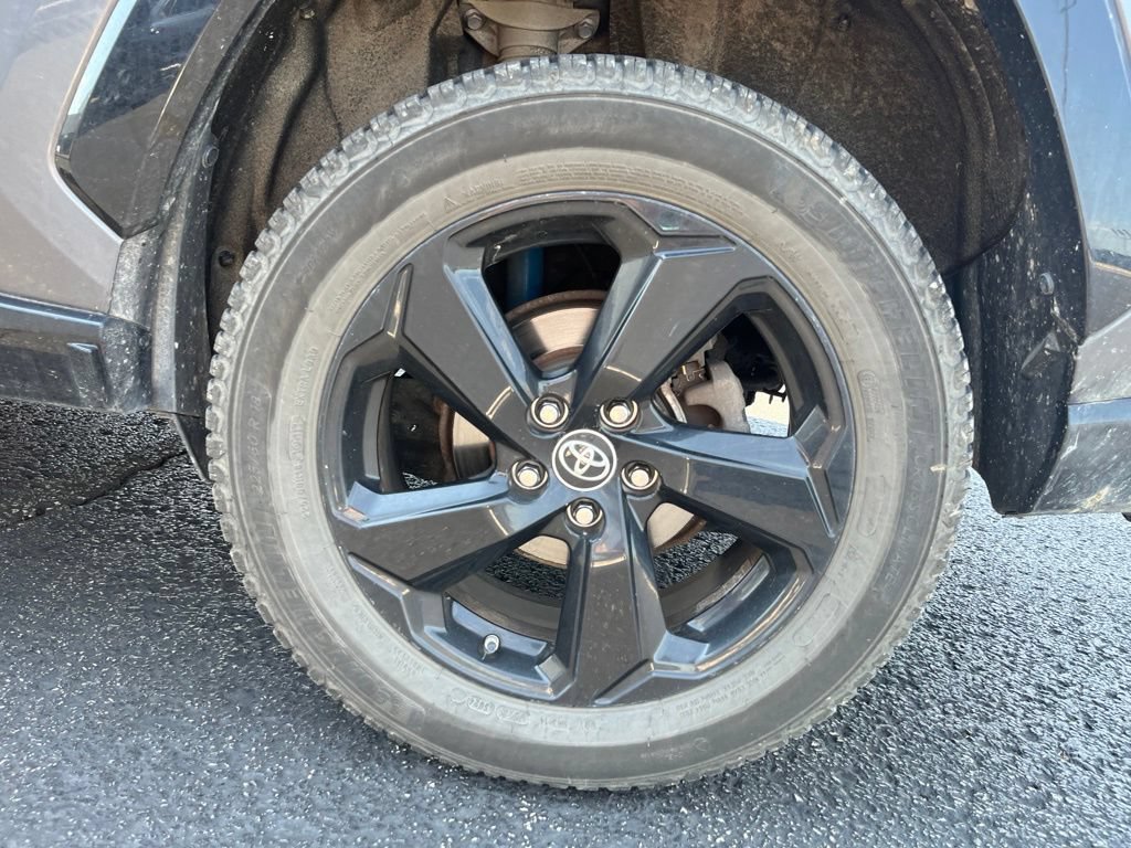 Used 2019 Toyota RAV4 XSE w/ XSE Weather Package AWD/4WD image 10