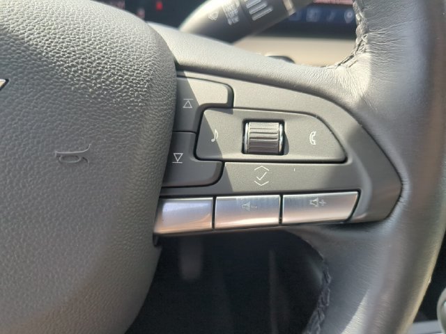 Used 2024 Cadillac XT4 Luxury w/ Cold Weather Package FWD image 31