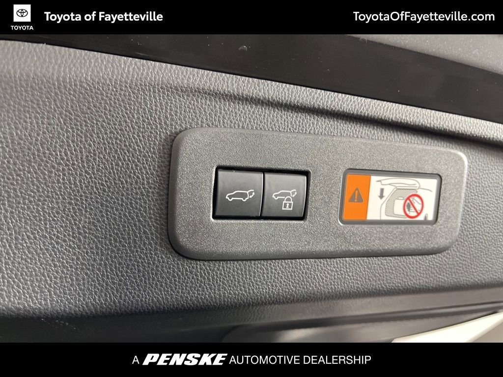 Used 2025 Lexus GX 550 w/ Accessory Package (2T) image 12