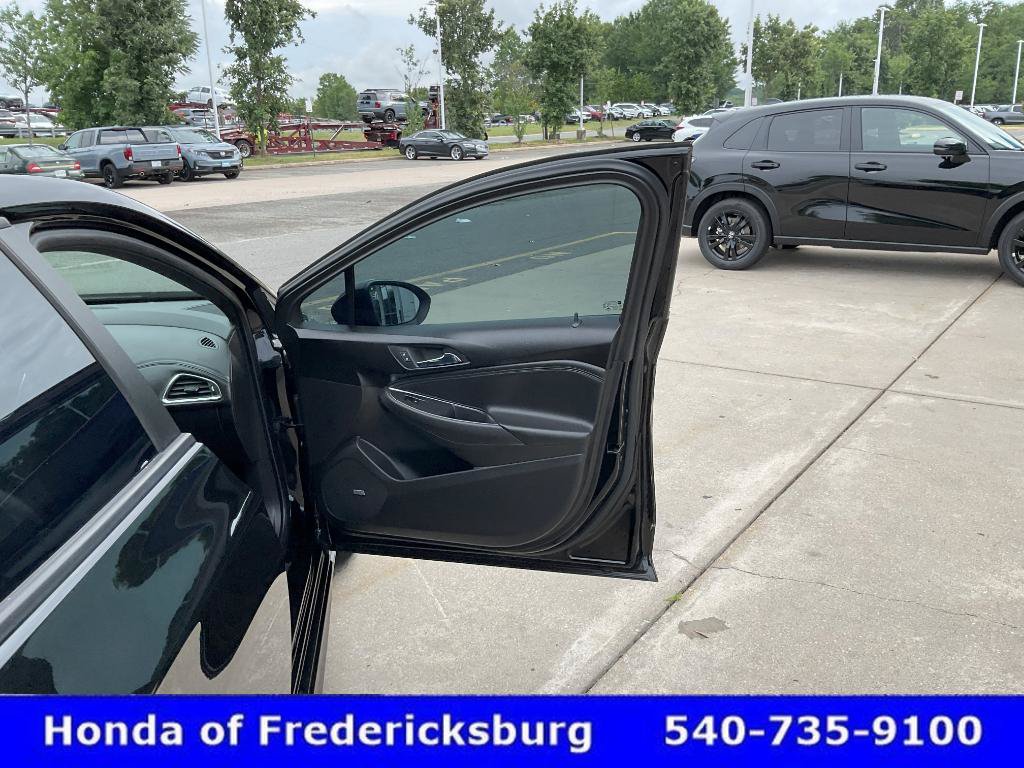 Used 2019 Chevrolet Cruze Diesel w/ Sun And Sound Package FWD image 18