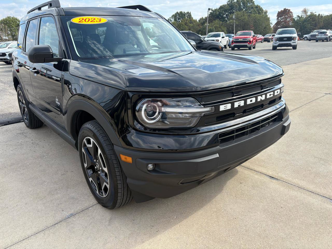 Used 2023 Ford Bronco Sport Outer Banks w/ Tech Package AWD/4WD image 2
