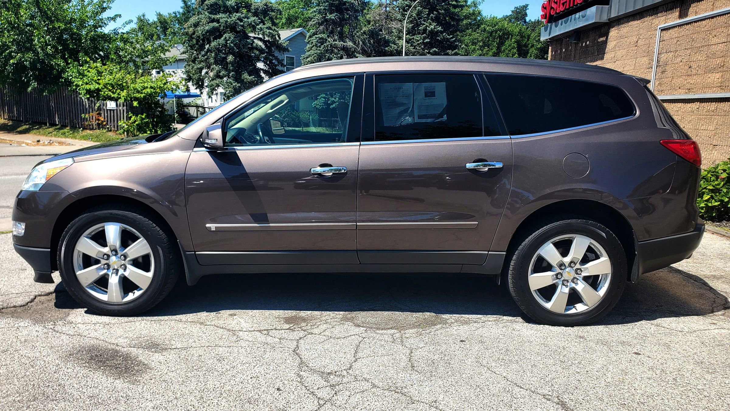 Used 2009 Chevrolet Traverse LTZ image 2