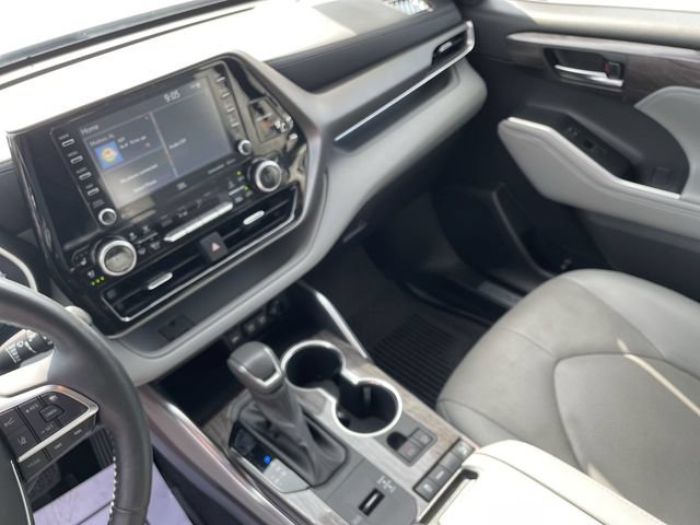 Used 2021 Toyota Highlander Limited FWD image 14
