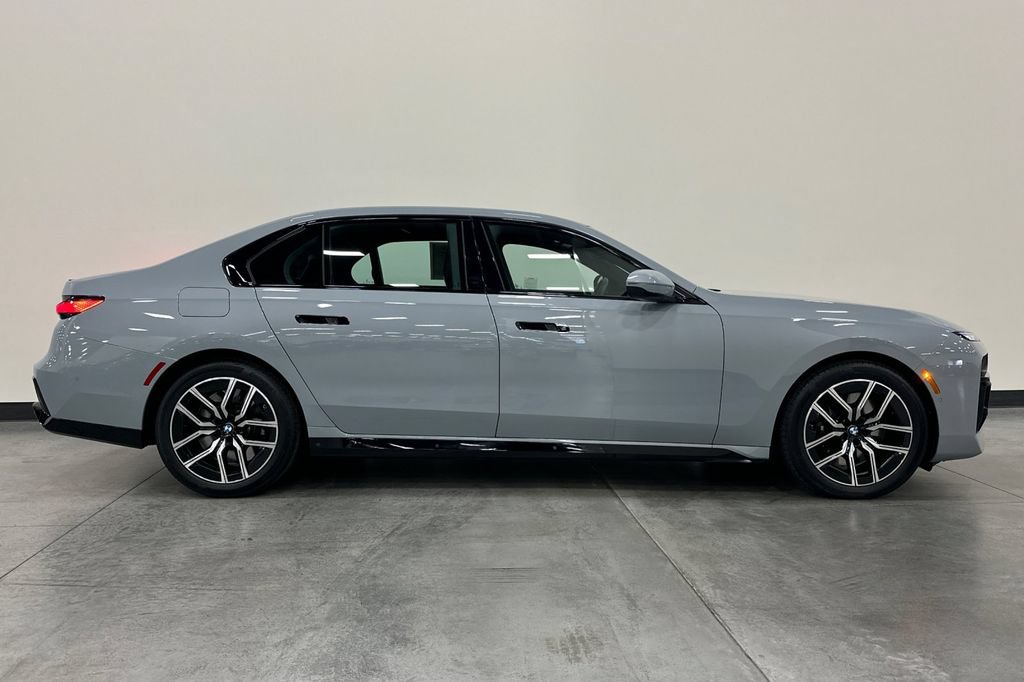Used 2024 BMW 760i xDrive w/ Executive Package AWD/4WD image 3