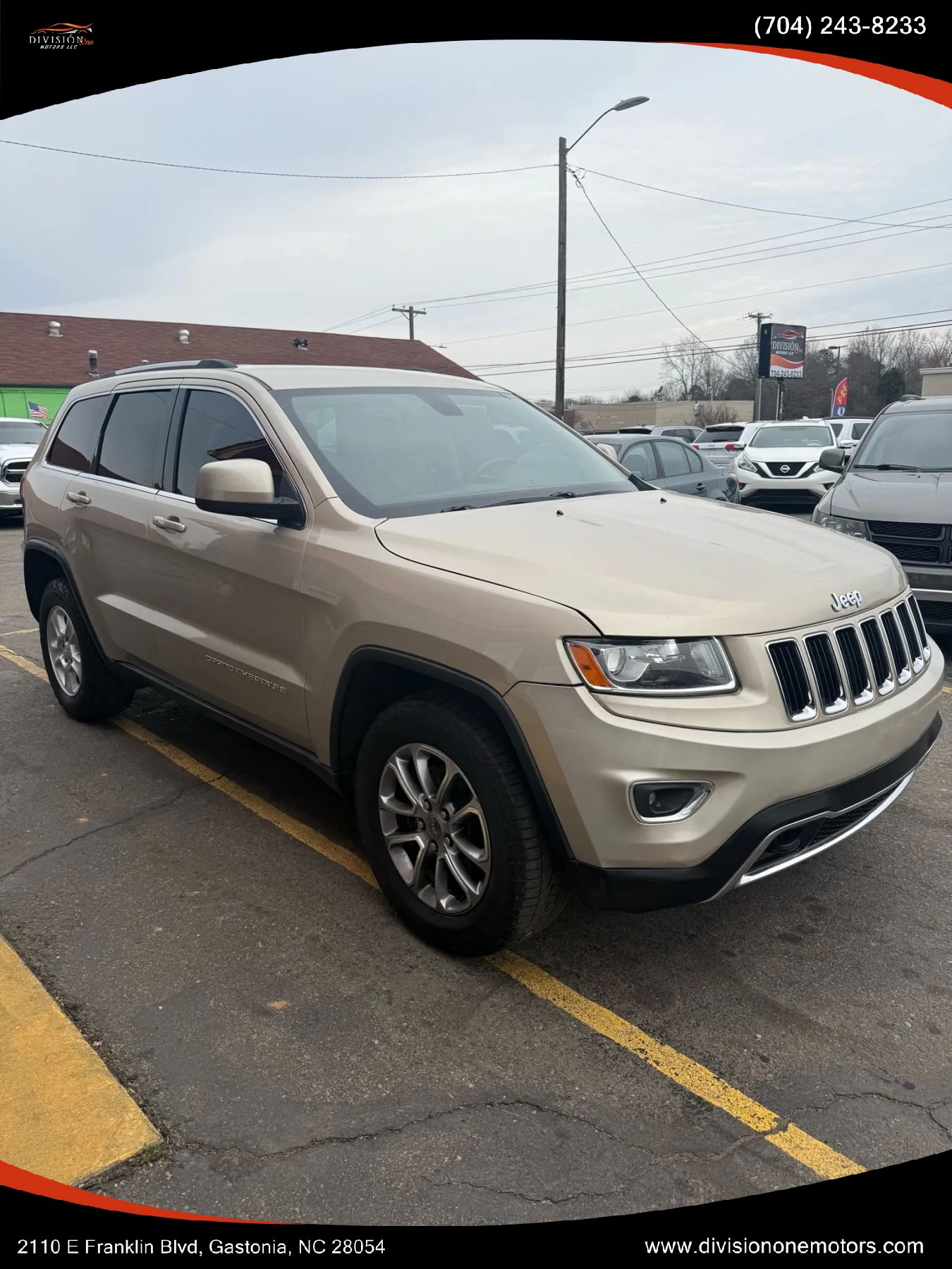 Used 2014 Jeep Grand Cherokee Laredo w/ 18" Wheel & 8.4" Radio Group AWD/4WD image 2