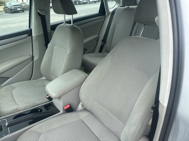 Used 2014 Volkswagen Passat 1.8T S image 22