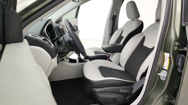 Used 2019 Jeep Compass Latitude FWD image 10