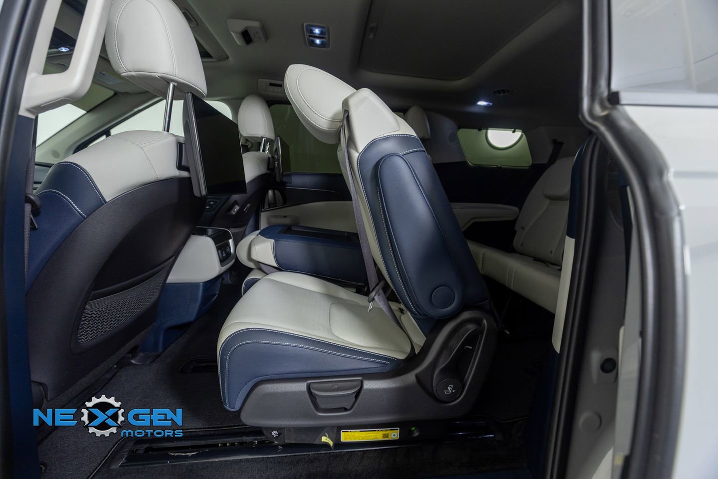 Used 2025 Kia Carnival SX Prestige FWD image 27