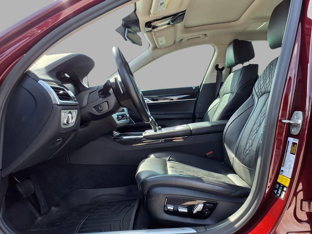 Used 2022 BMW 750i xDrive w/ Executive Package image 17