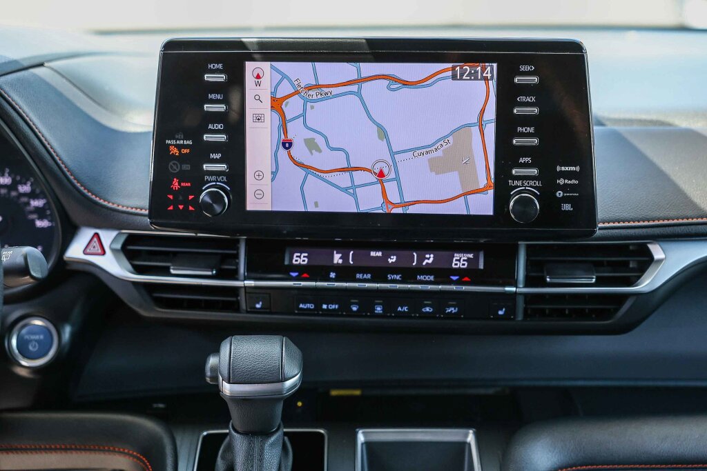 Certified 2023 Toyota Sienna XSE w/ XSE Plus Package AWD/4WD image 3