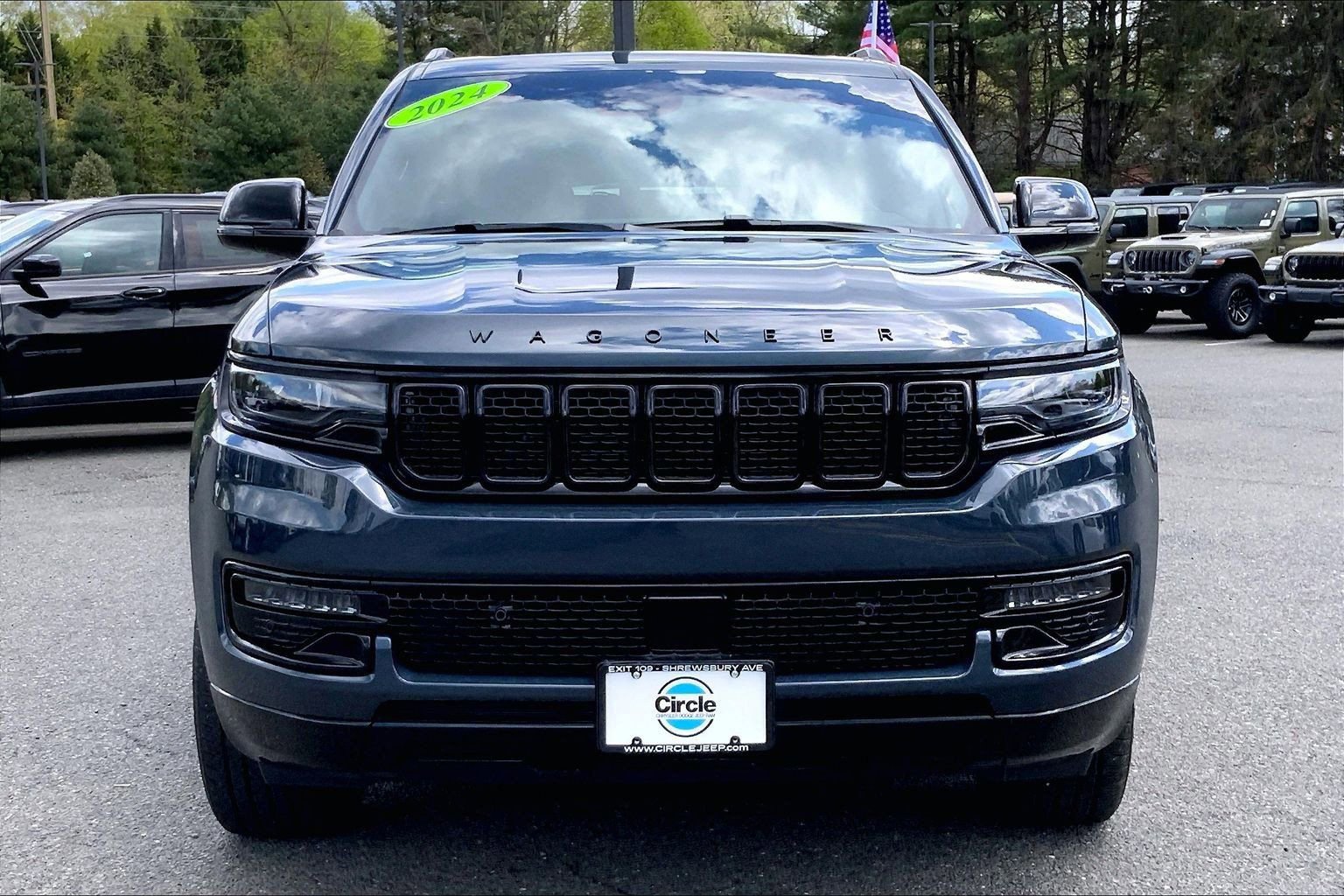 Certified 2024 Jeep Wagoneer Series II AWD/4WD image 3