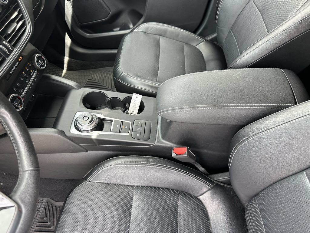 Used 2020 Ford Escape Titanium AWD/4WD image 23