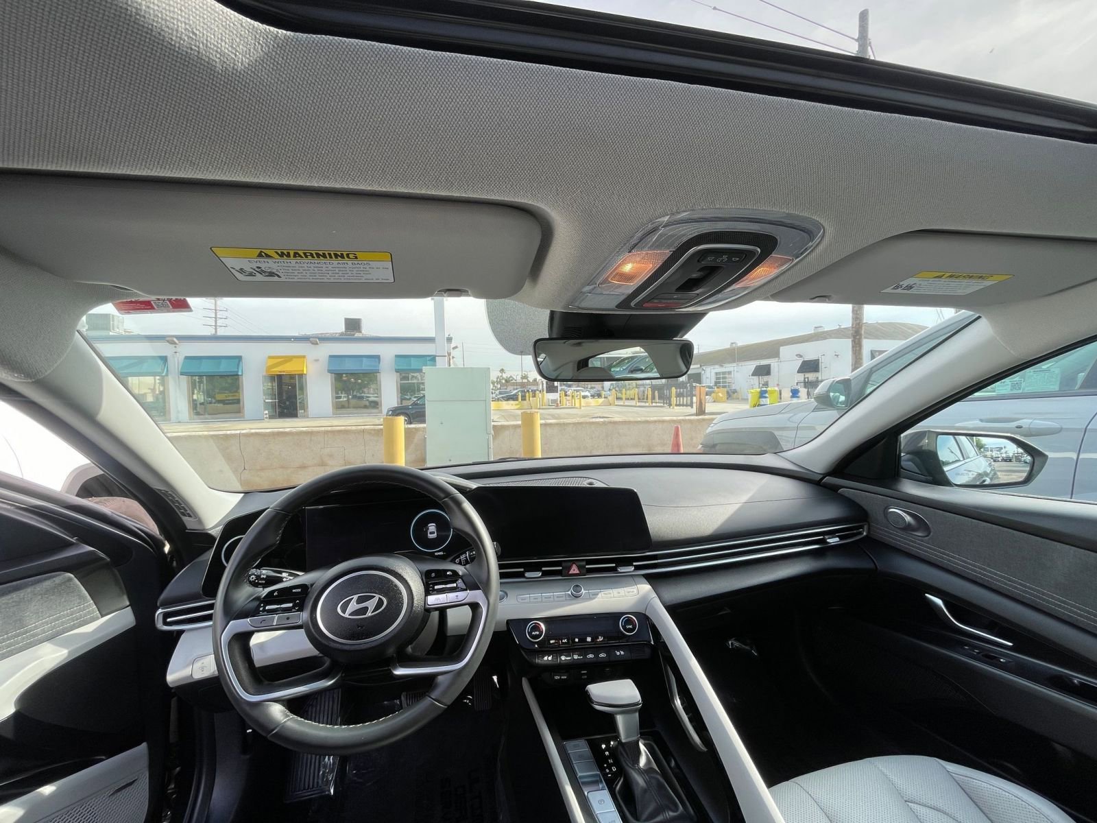 Used 2025 Hyundai Elantra Limited image 33