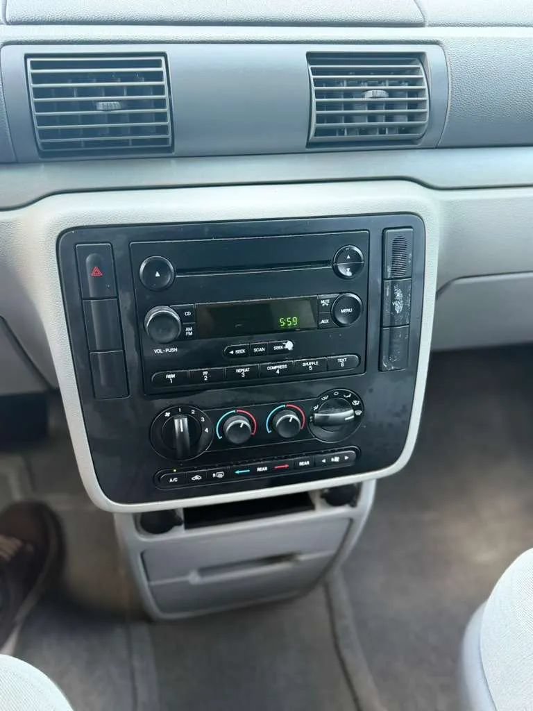 Used 2006 Ford Freestar SE FWD image 21