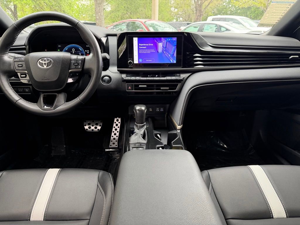Used 2025 Toyota Camry SE FWD image 13